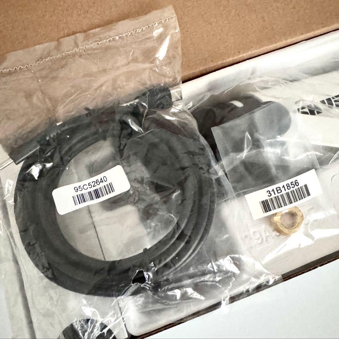 SHURE MV7+　ホワイト　ダイナミックマイク　卓上スタンド付き　美品