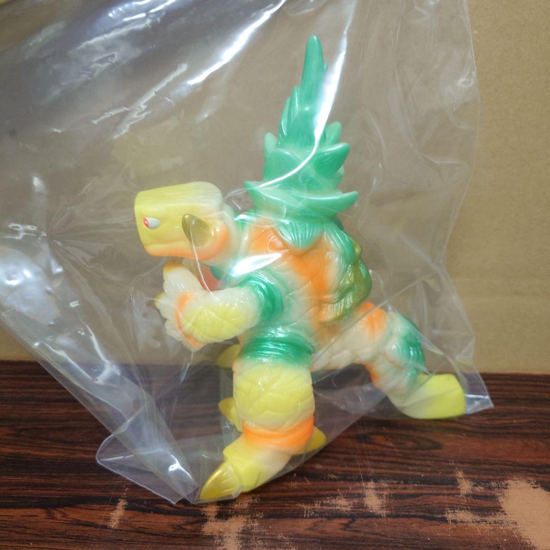 果獣　パインダム　蓄光　ソフビ　勉造形