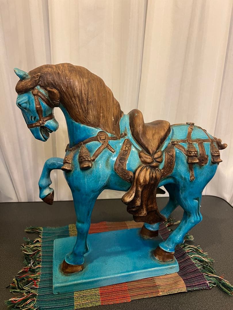 青い陶器の馬の彫刻　イタリア製