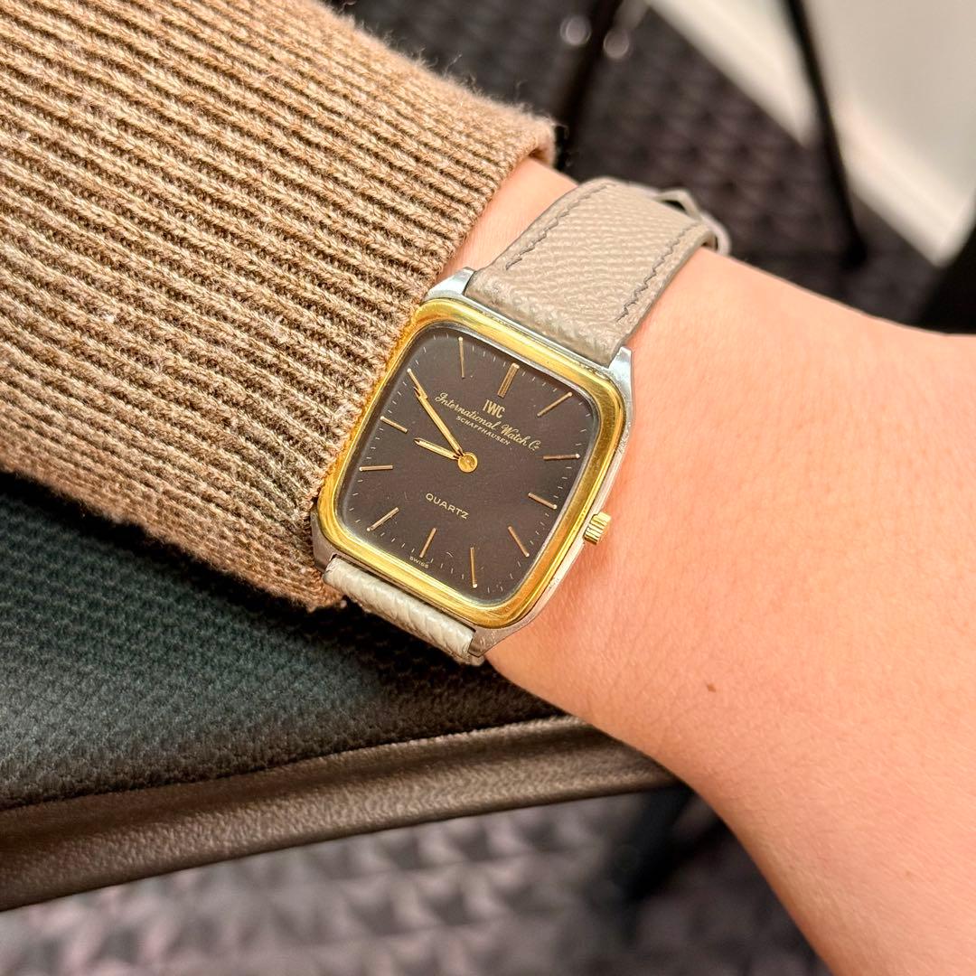 VINTAGE IWC Schaffhausen 黒文字盤 タンク 1980's