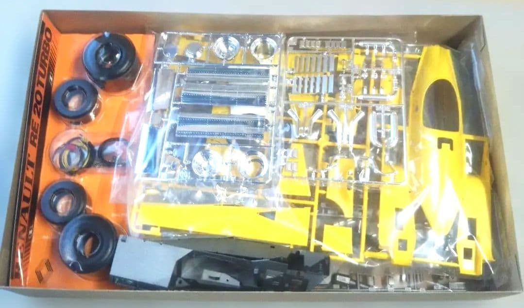 タミヤ 1/20 Renault RE20 TURBO 未組立
