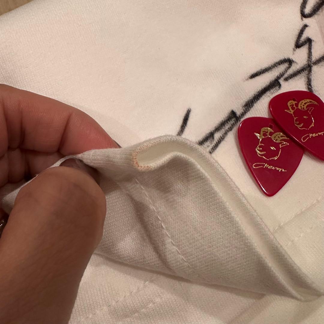 Chevon サイン入りTシャツetc