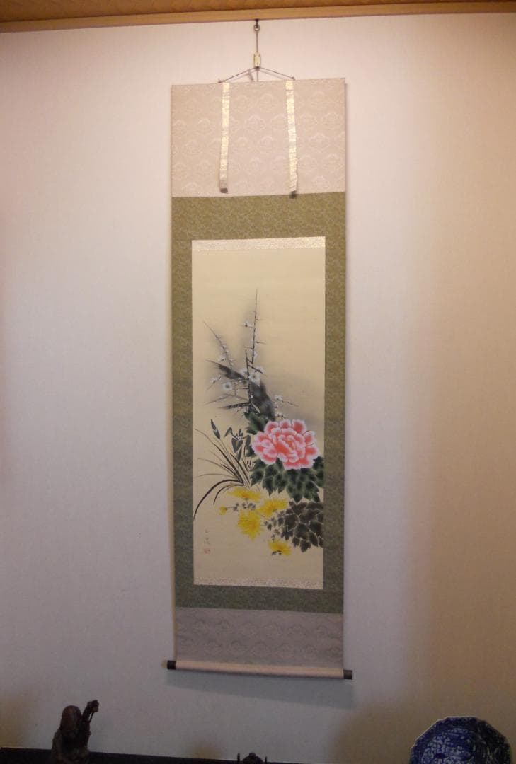 掛け軸 玉泉 四季花 絹本 希少 軸装 茶道具 掛軸 美品 です。