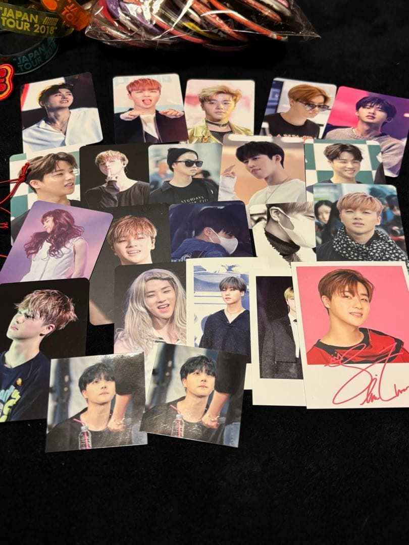 BIGBANG ビッグバングロゴ マイク型ライトとバッジセット