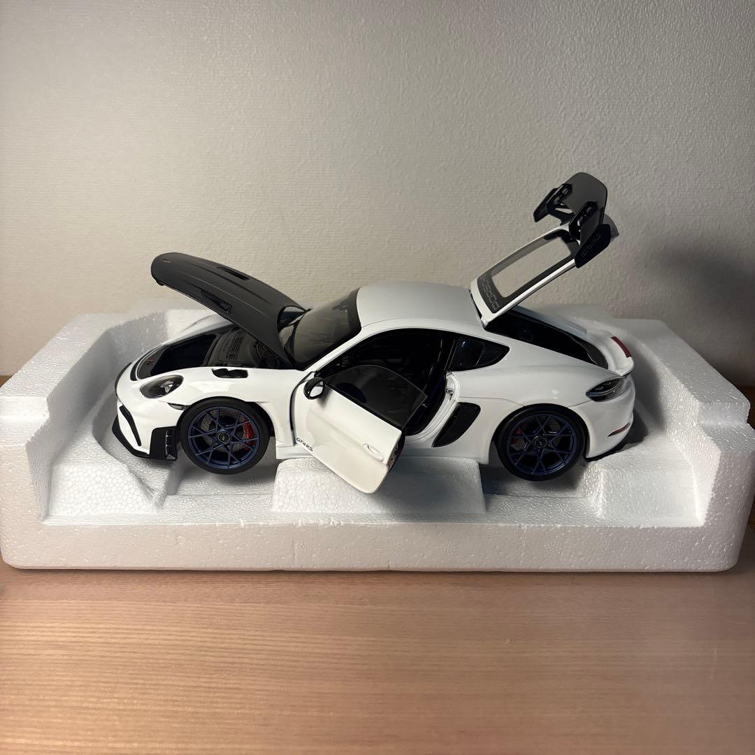 ノレブ　ポルシェ 718 ケイマン GT4 RS 1/18 ミニカー ホワイト