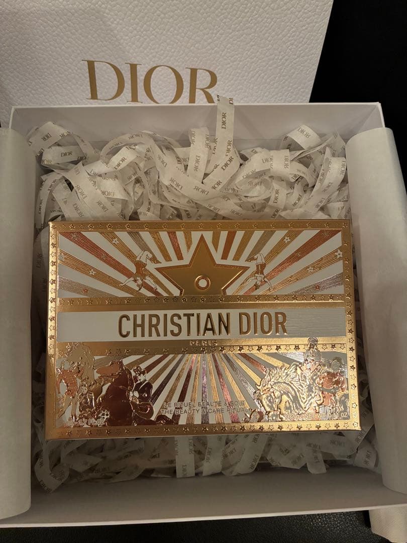 ディオール ビューティー＆ケア　ホリデー ギフトBOX ショッパー　サンプル付き