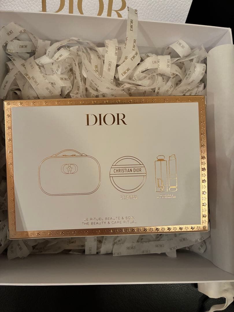 ディオール ビューティー＆ケア　ホリデー ギフトBOX ショッパー　サンプル付き