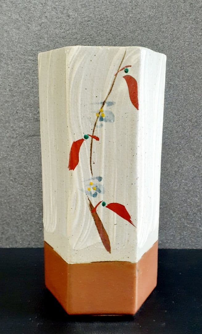 人間国宝　濱田庄司愛弟子】益子焼【明石庄作】造　赤絵刷毛目　六角形　花入れ　共箱