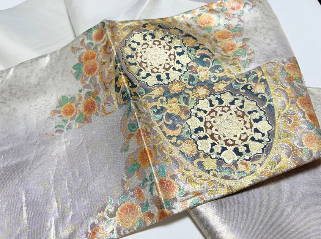 高級 袋帯 正絹 お太鼓柄 シルバー 金彩加工 花文様 ラメ 訪問着 付け下げ