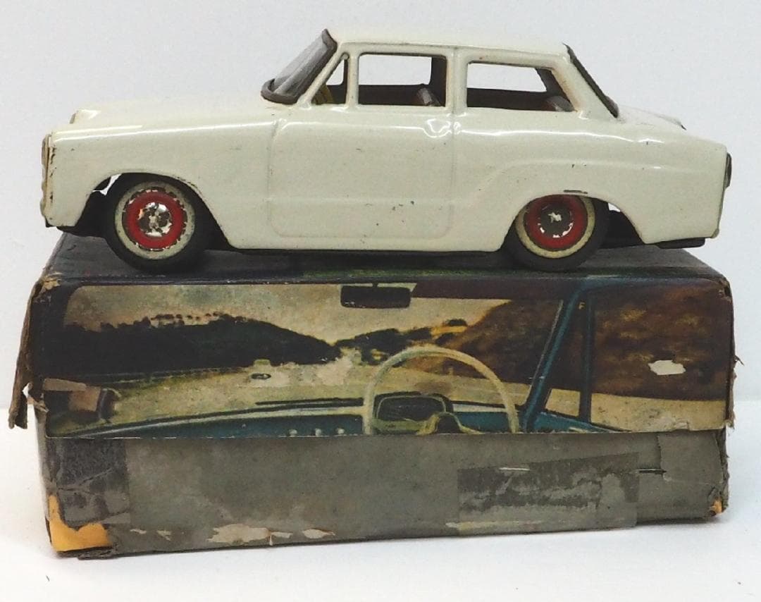 旭玩具【トヨタ パブリカ白ホワイト】ブリキ ミニチュア自動車■箱付tin car