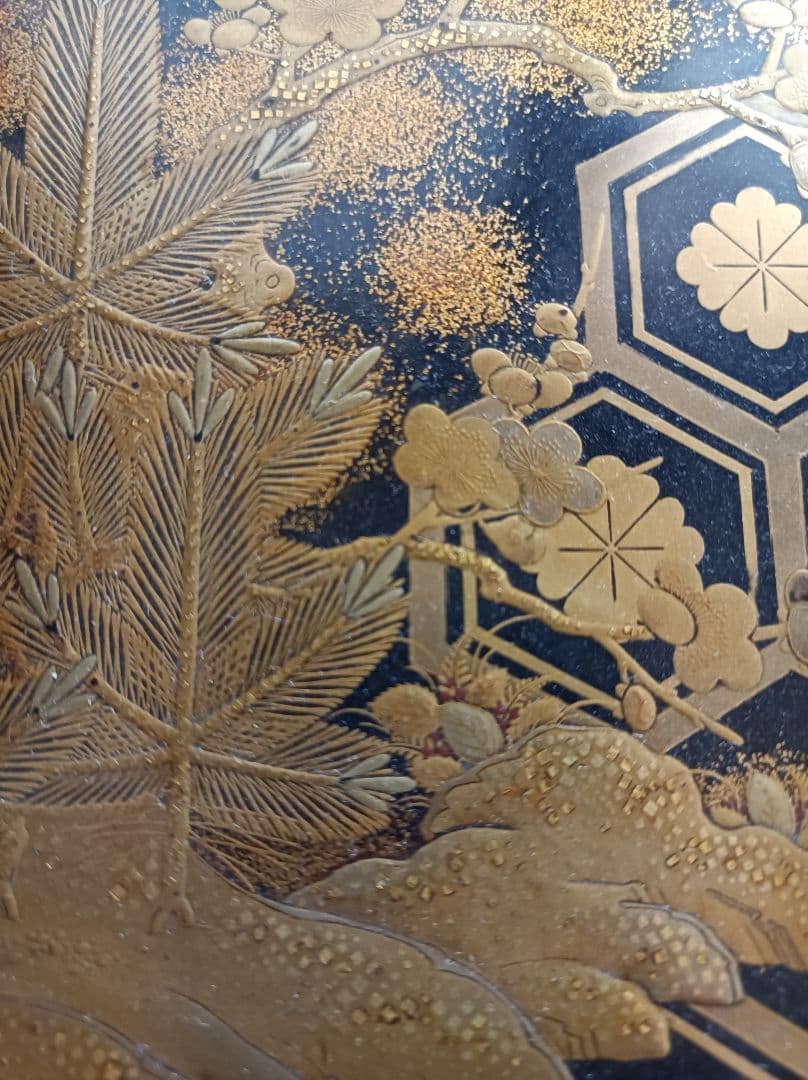 松竹梅破亀甲葵紋蒔絵香盆