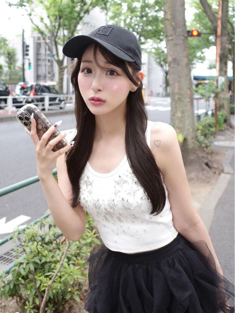 新品タグ付き ホワイト ダーリッチ ジュエリーリブノースリトップス F