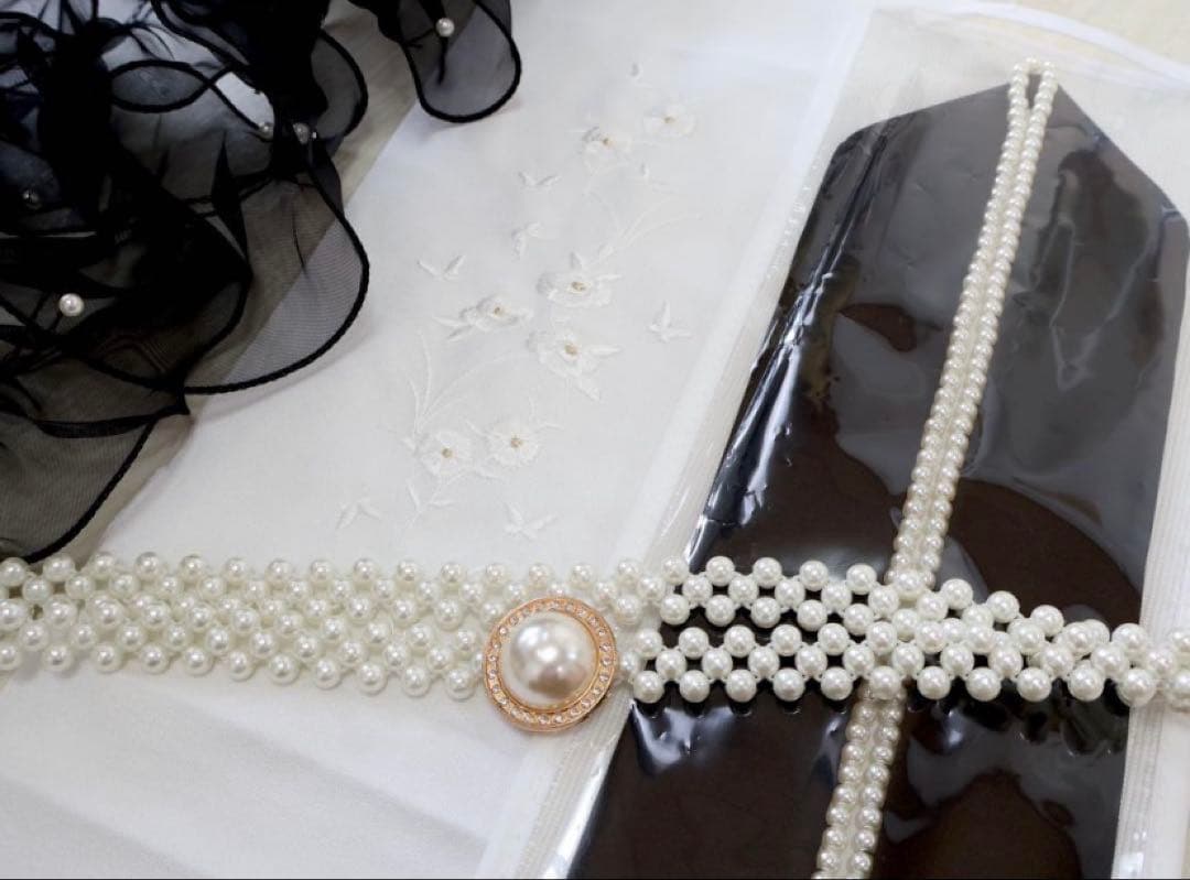 花柄振袖 白色 黒フリル付き