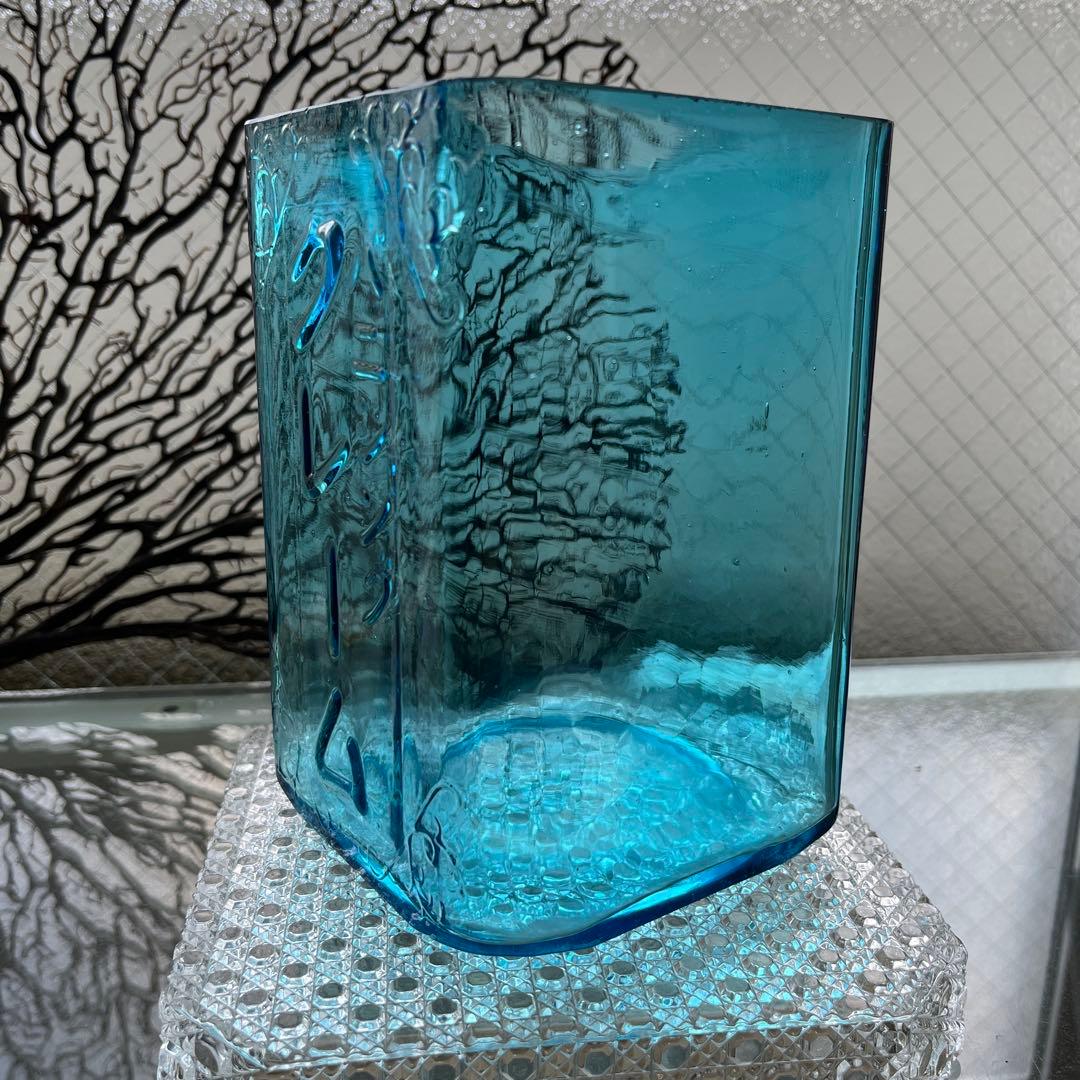 骨董　時代ガラス　希少　化粧品保管瓶　エンボス　唐草プレス　カプリブルー　ウラン