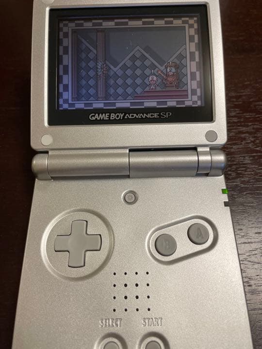ゲームボーイアドバンスSP シルバー 「スーパーマリオアドバンス4」付き