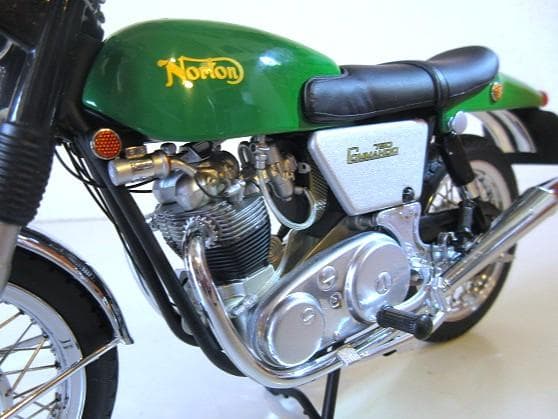 特価 MINICHAMPS 1/12 ノートン コマンド 750Fastback