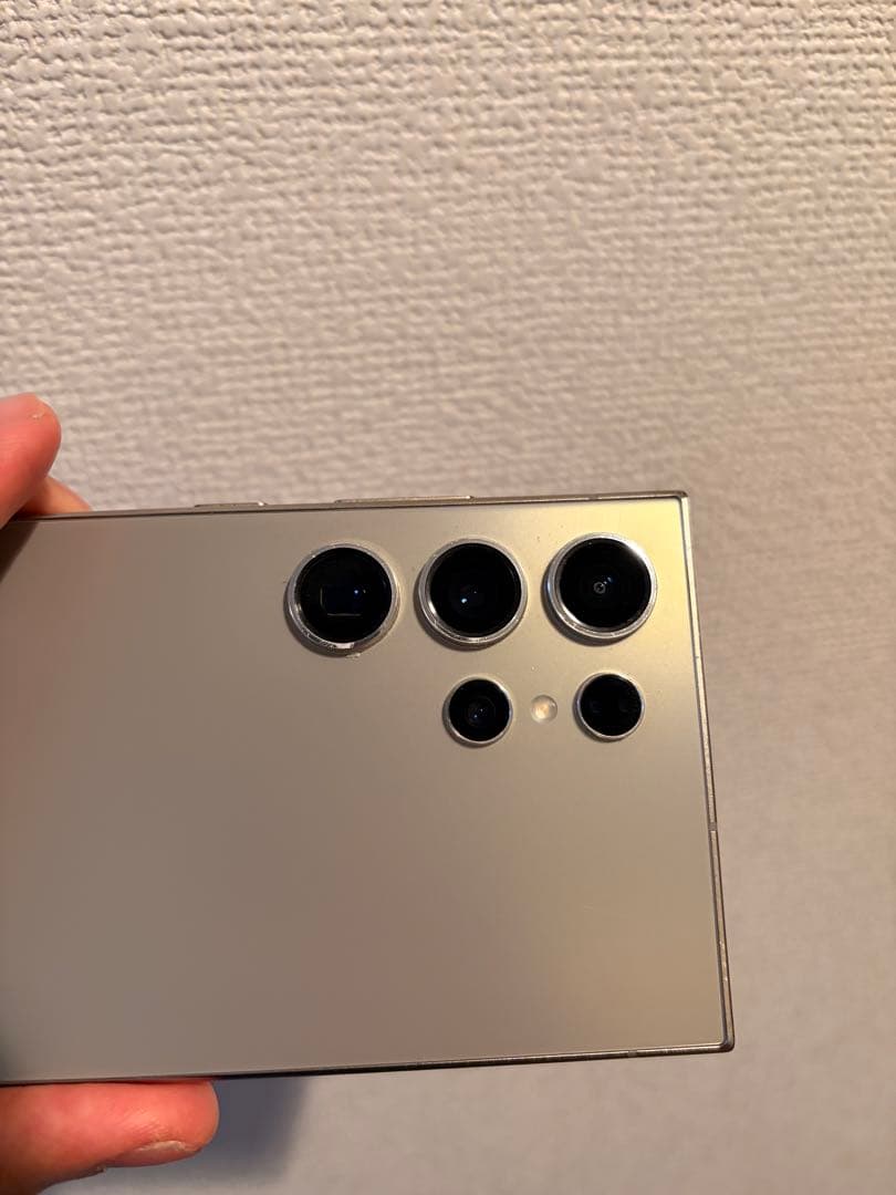 Samsung Galaxy S24 Titanium Ultra シルバー