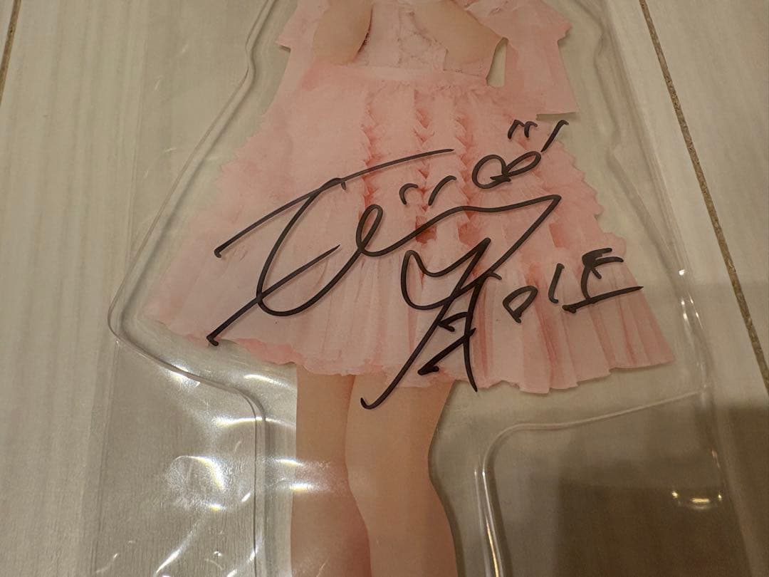 ＝LOVE 野口衣織　直筆サイン入り　ビッグアクリルスタンド