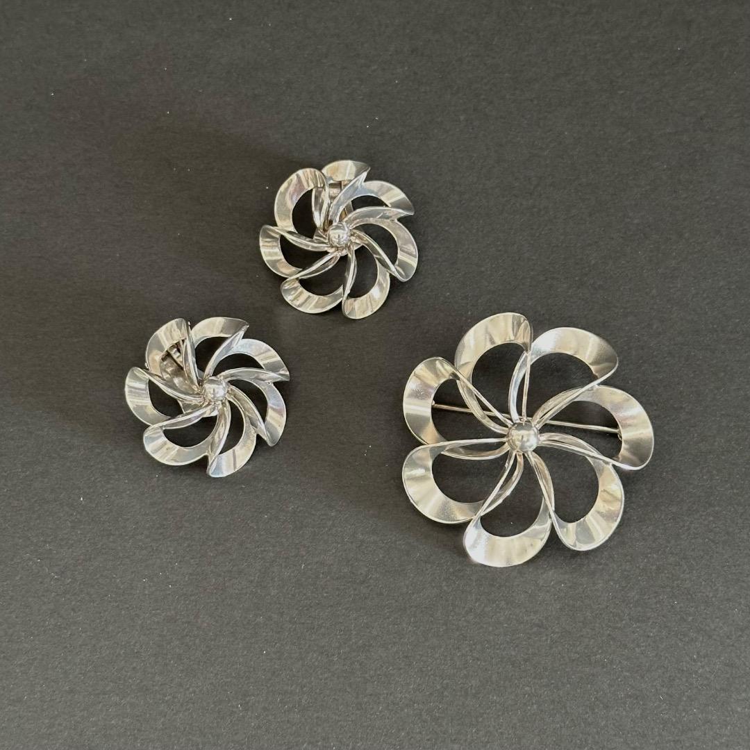 【美品！現品限り】N.E.From 銀の花 ブローチ &イヤリングセット