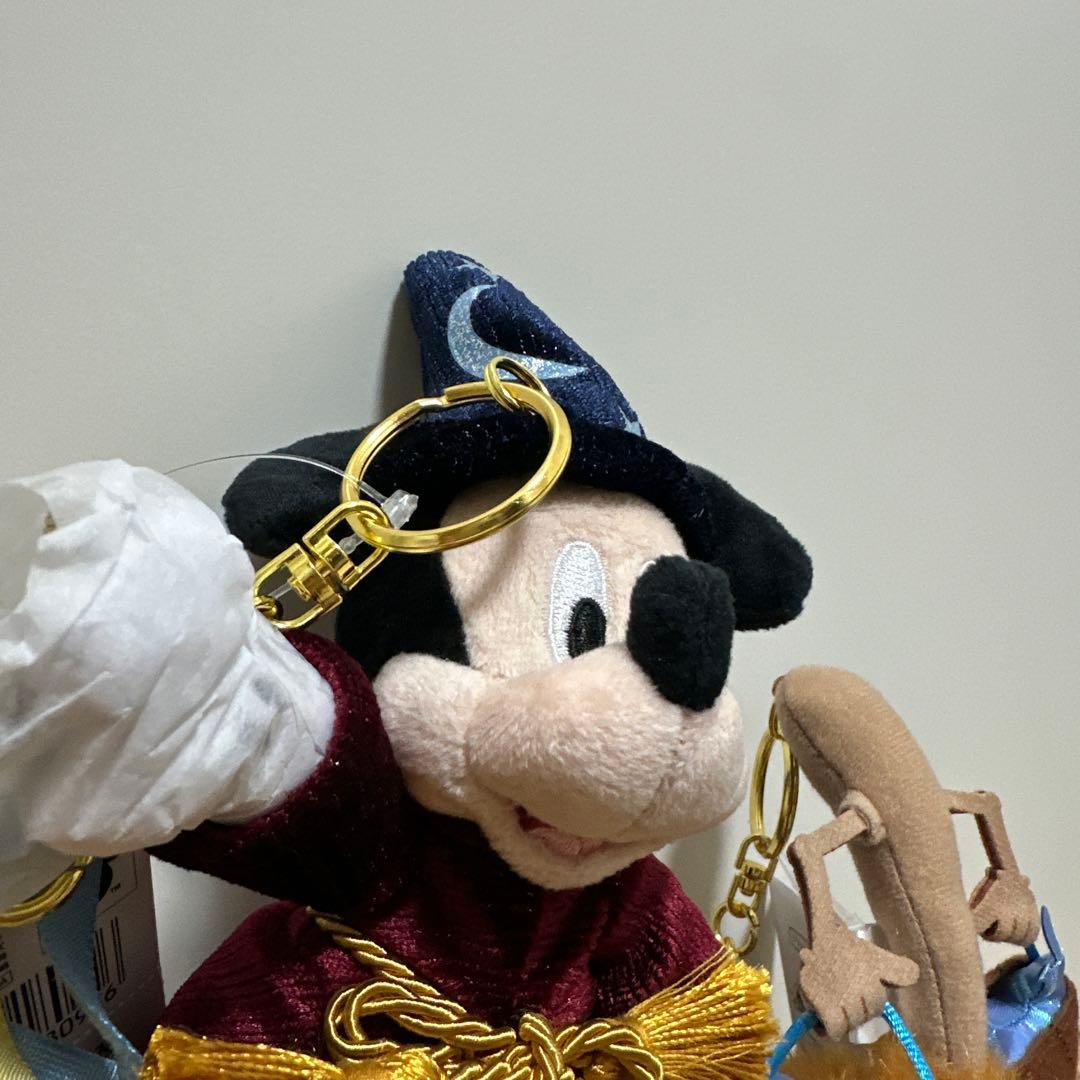 最安値！FANTASIA 85TH ぬいぐるみキーチェーン　ミッキーホウキ