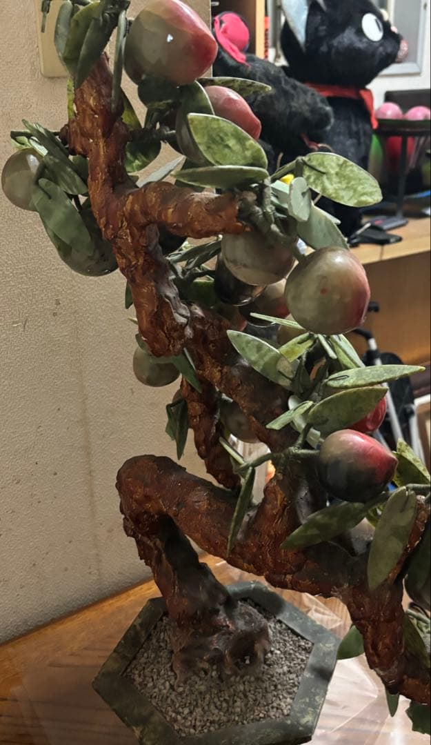 大特価！石製果樹彫刻 赤と緑 高さ約68センチ