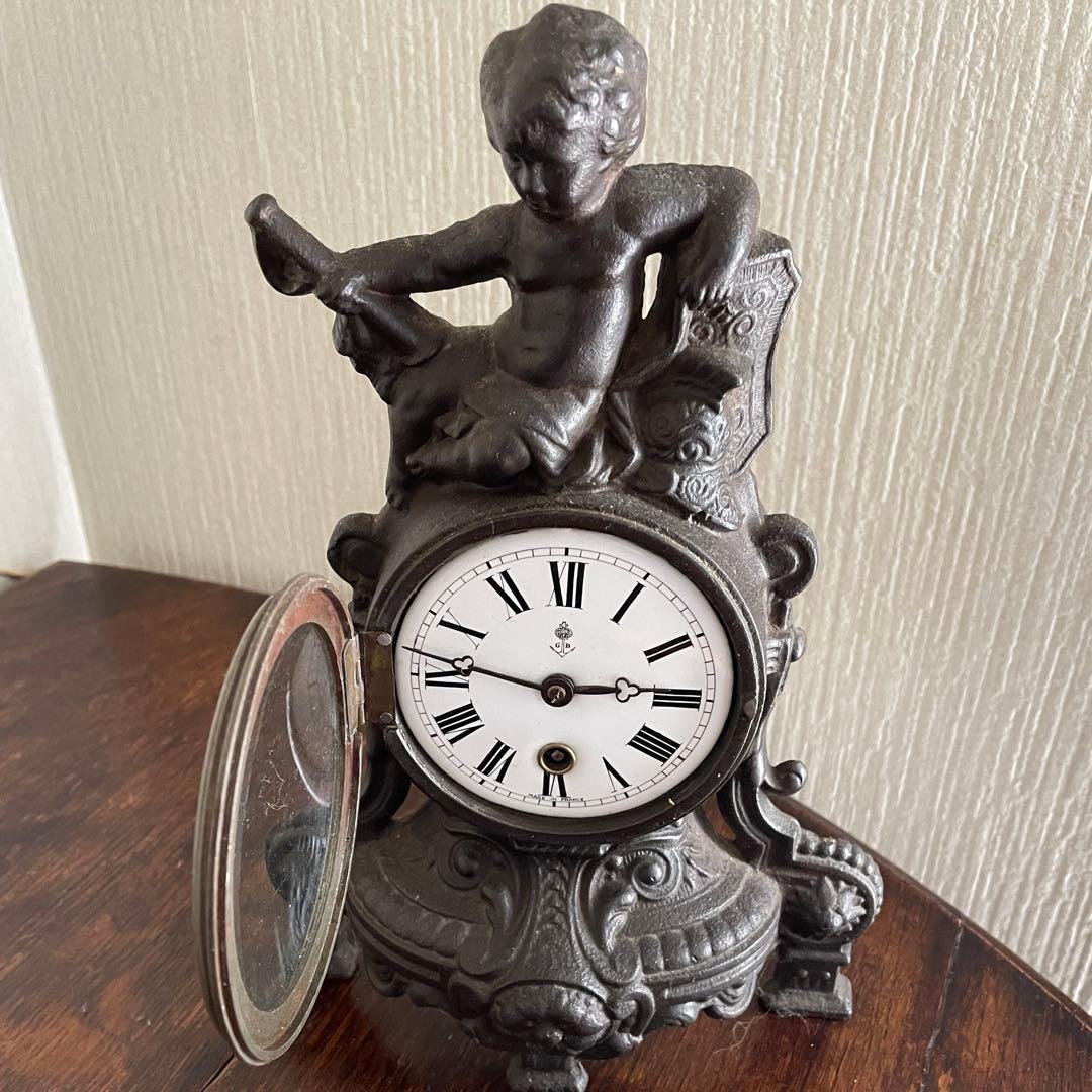 フランス製のゼンマイ式振子アンティーク置き時計