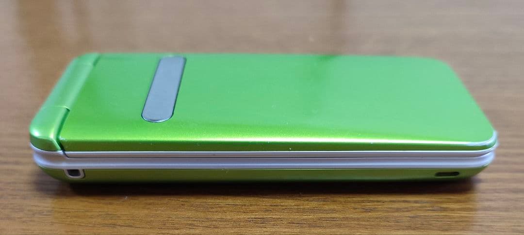 KYF37 グリーン 折り畳み式 ガラホ バッテリーも元気です！オマケ付