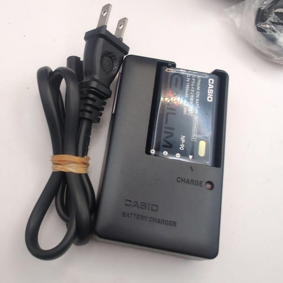 カシオ　デジタルカメラ　EX-H15 説明書、充電器 各種コード付