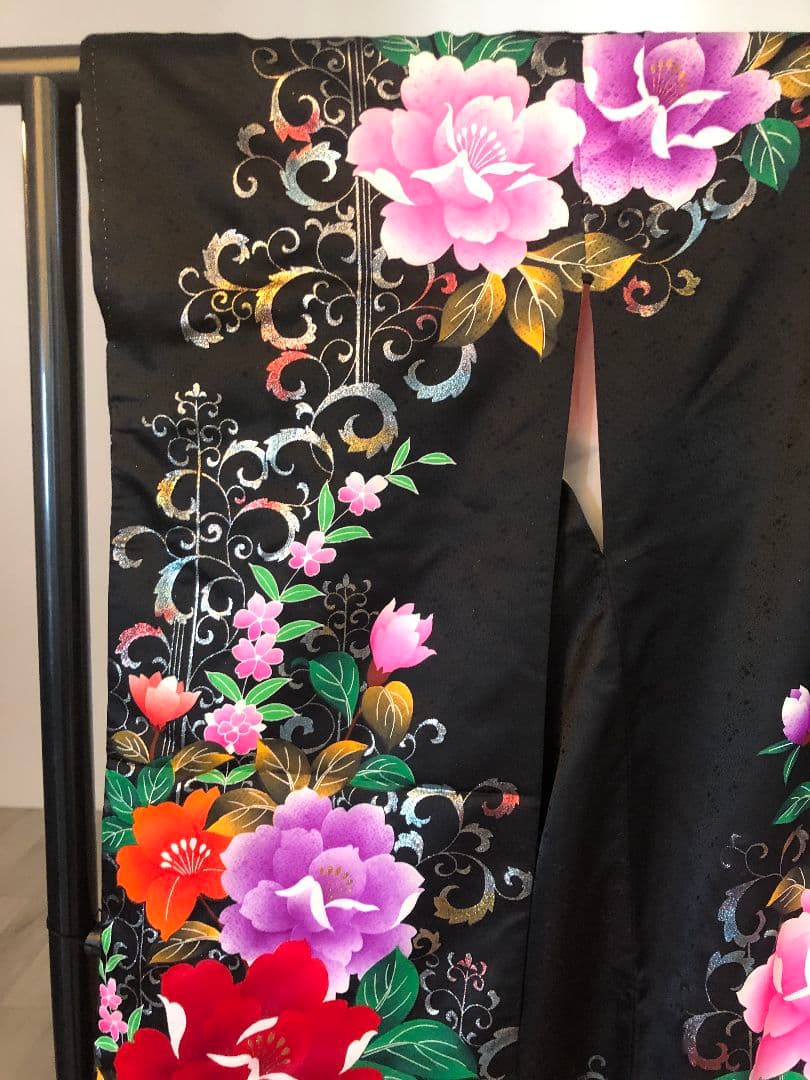 花嫁引き振袖 黒 花柄 ビーズ装飾