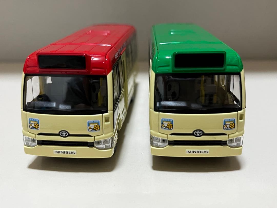 トミカリミテッドビンテージネオ　香港小巴　ミニバス二台