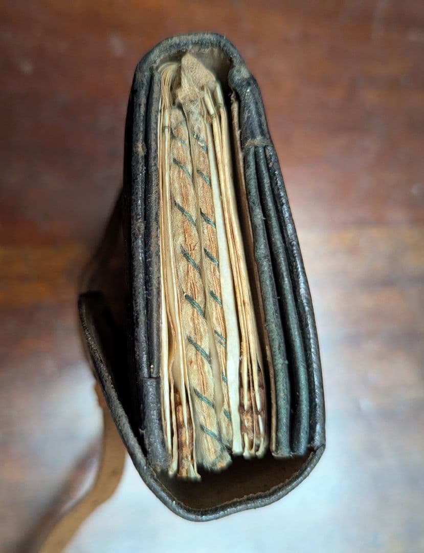 イギリスアンティーク １８世紀 毛針ノート 革装フライ手帳 英国 フィッシング