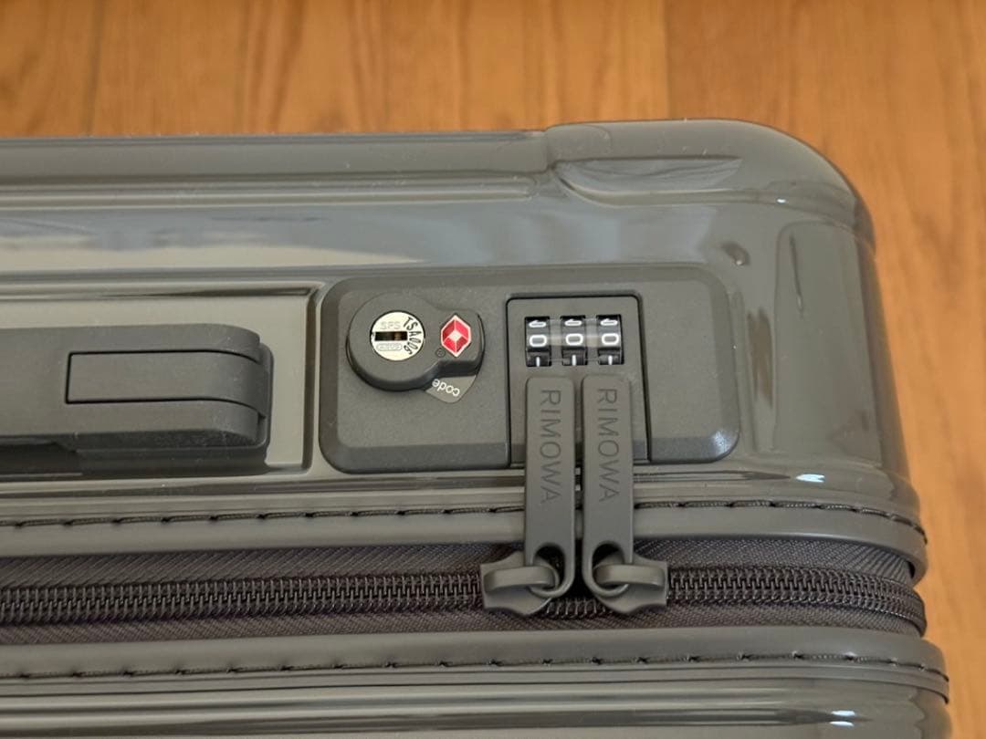 新品未使用　RIMOWA Essential Cabin スレート　グレー