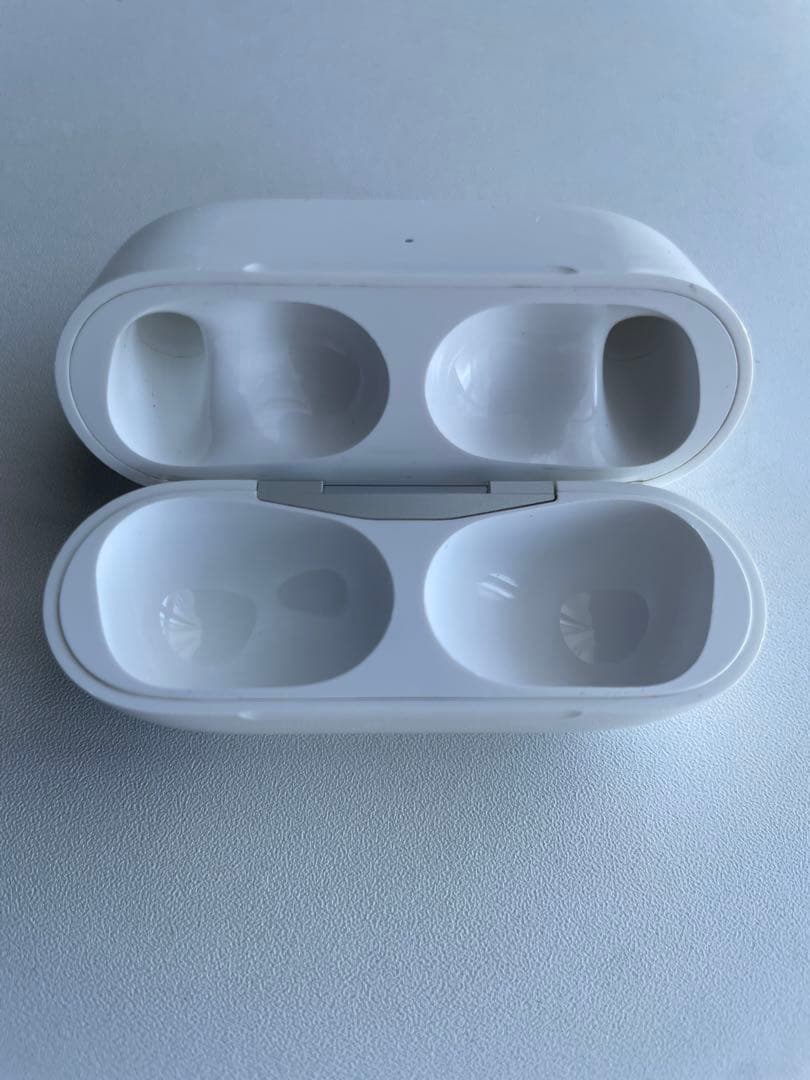 正規品 AirPods Pro第２世代 Lightning 充電ケース付き