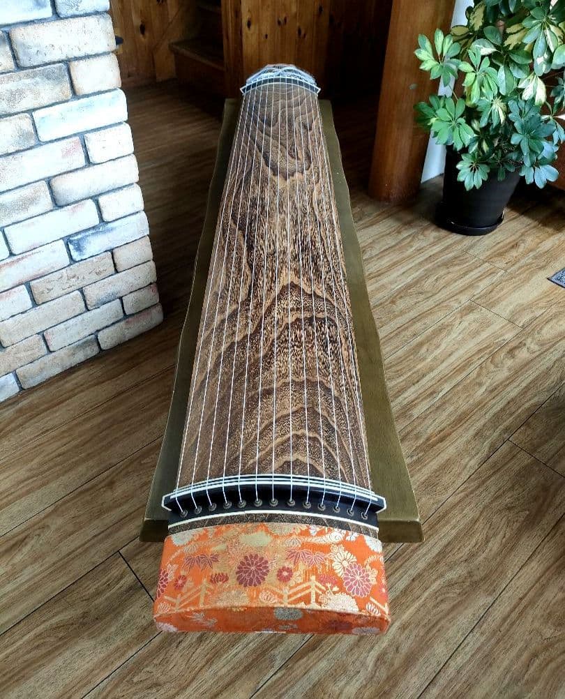 琴　和楽器　弦楽器 13弦　すだれ彫り　カバー付　美木目