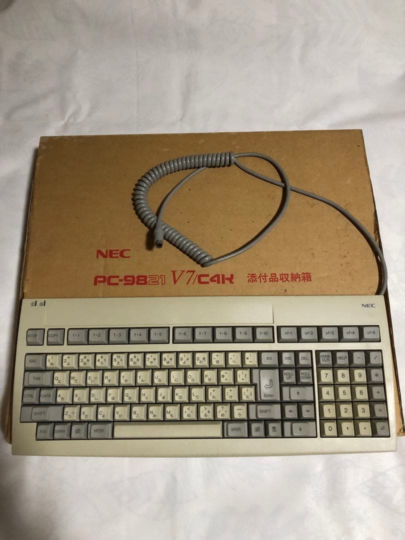 NEC PC-9821用キーボードを付属品添付箱に入れて