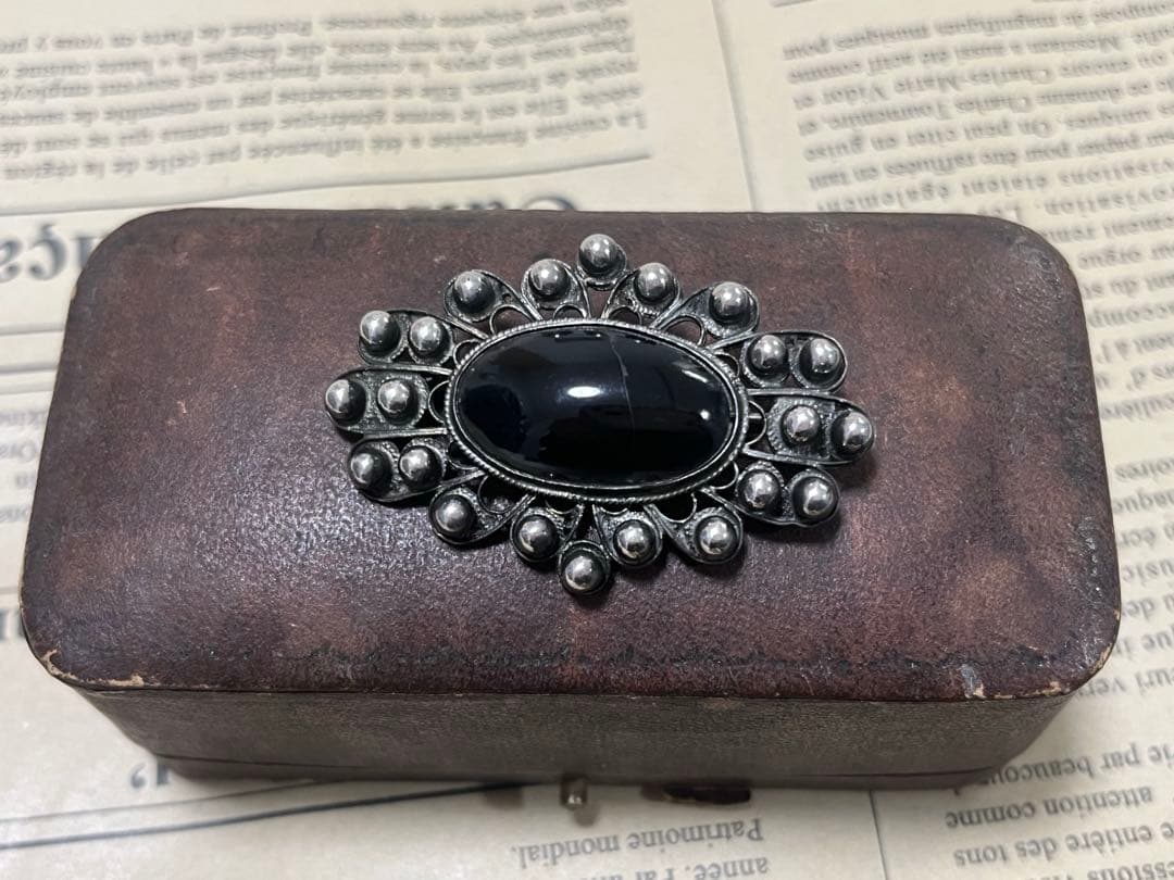 ウィットビージェットブローチとネックレス２点おまとめ