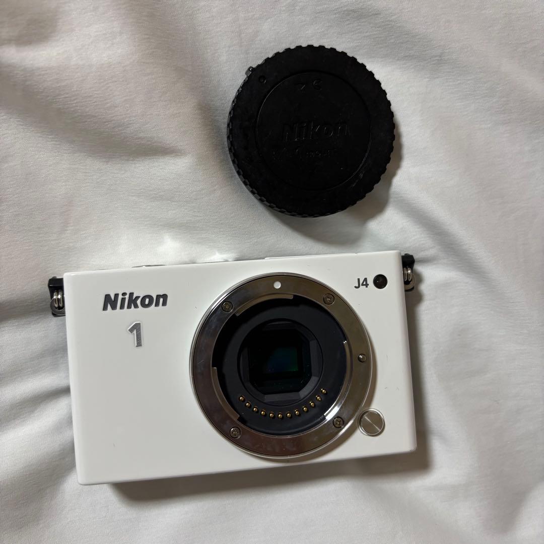Nikon1 J4 ダブルズームキット　ホワイト 単焦点レンズ付き