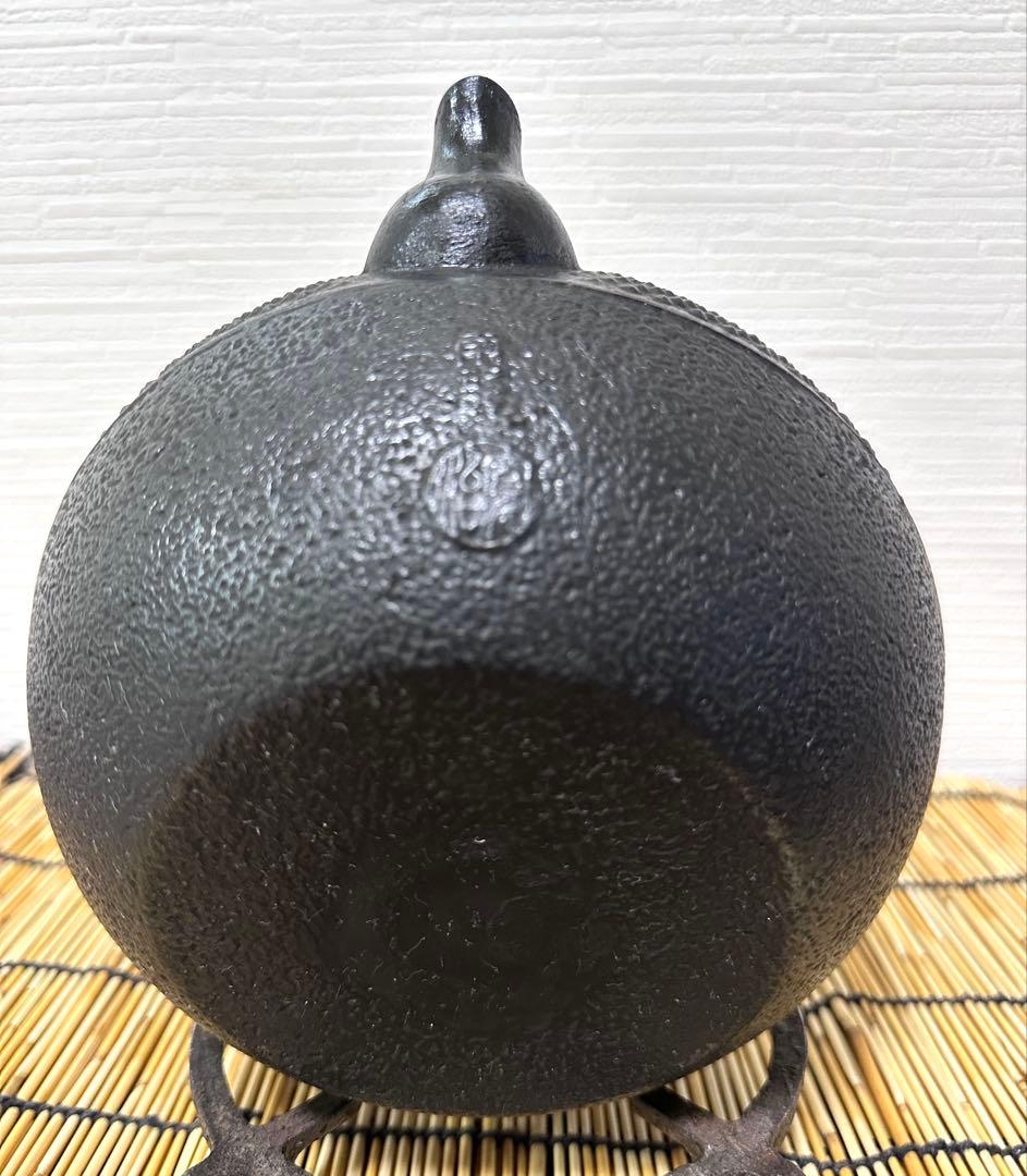 未使用品　南部伝統工芸士 及川寛治作　１８型姥口 アラレ　南部鉄瓶　南部鉄器