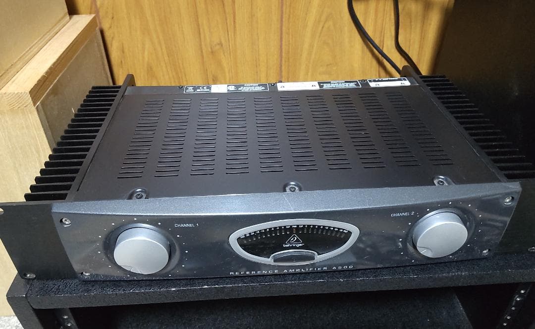 Behringer A500 パワーアンプ