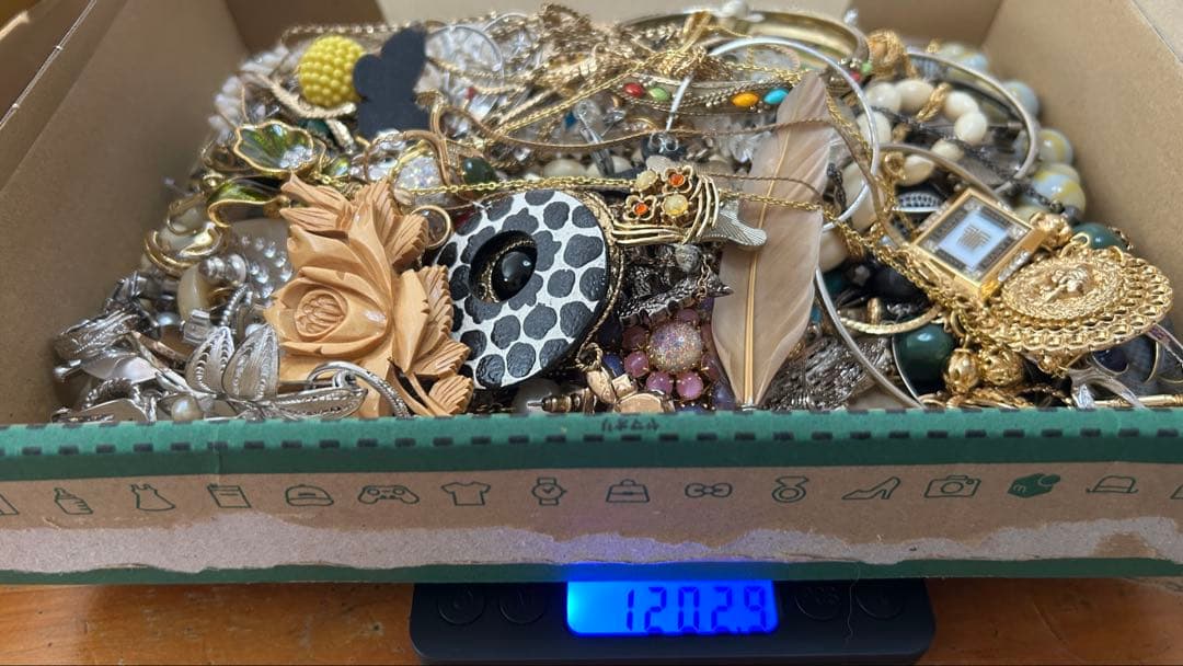 W*E様 アクセサリー まとめ売り イミテーション ジャンク品 ③