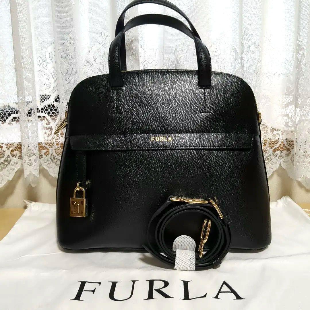 【美品】FURLA ブラック ハンドバッグ ショルダーストラップ付き