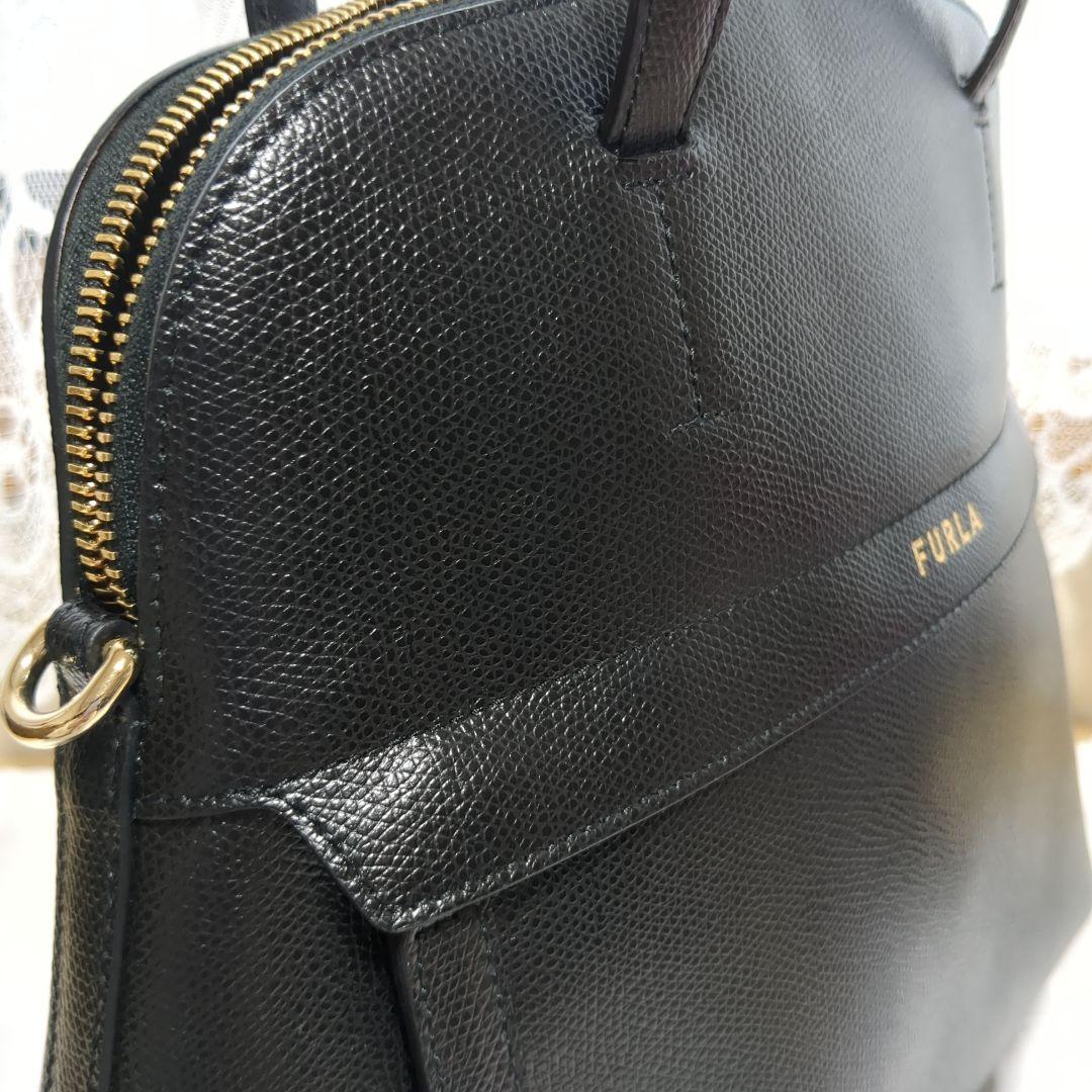 【美品】FURLA ブラック ハンドバッグ ショルダーストラップ付き
