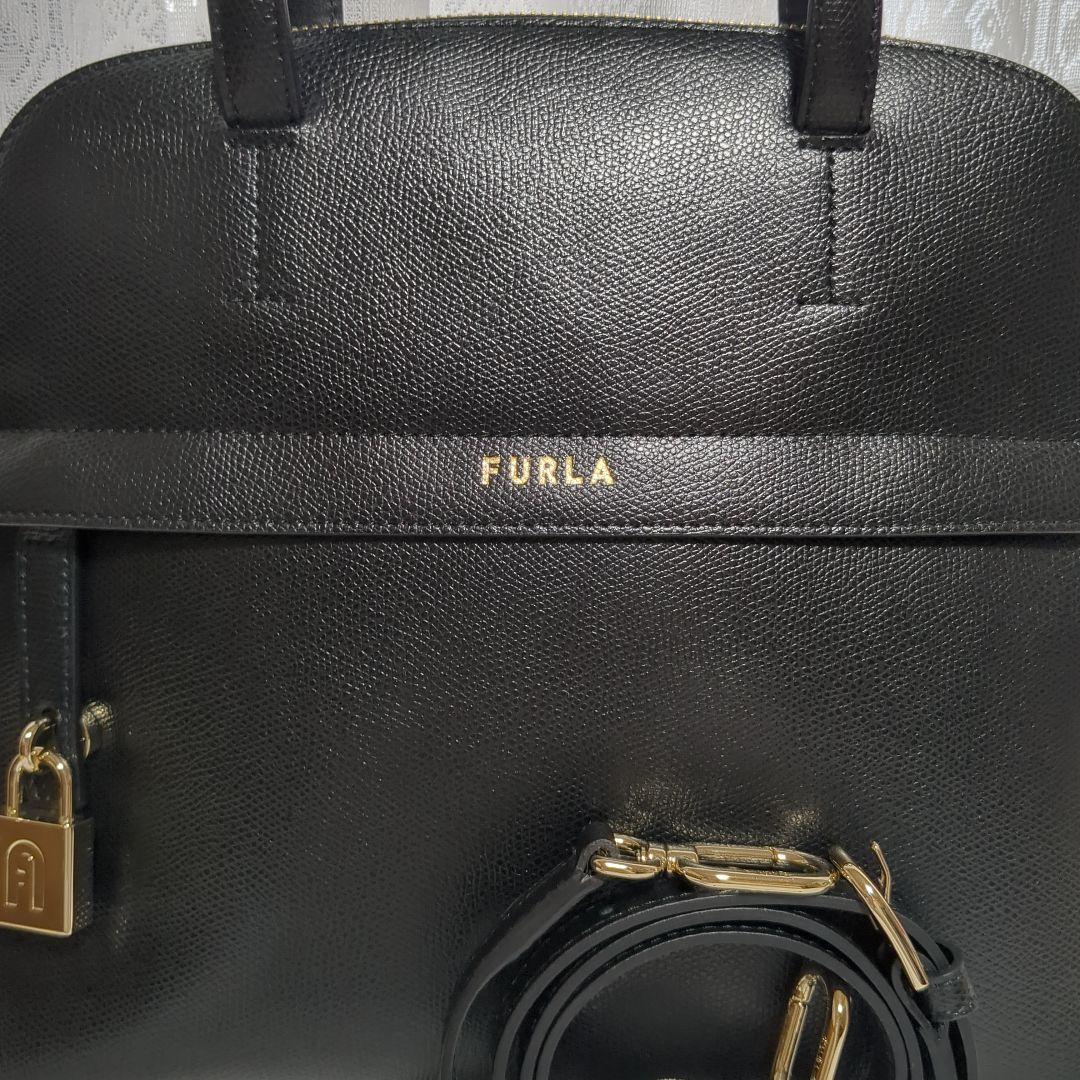 【美品】FURLA ブラック ハンドバッグ ショルダーストラップ付き