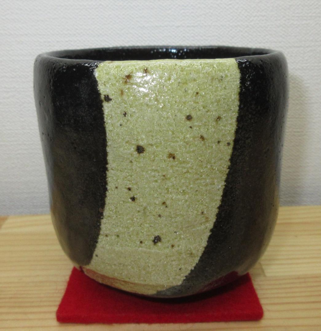 送料込【逢絢亭・新品】茶道具 筒茶碗 楽焼 黒楽 寒月の図 松楽窯 紙箱入り