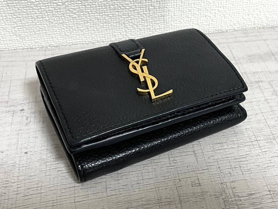 サンローラン　財布　黒　レザー　Saint Laurent ブラック三つ折り財布