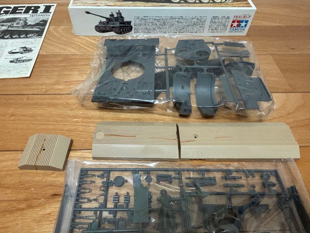 タミヤ 1/35 ドイツ 重戦車 タイガーI型 リモコンタンク 未組立