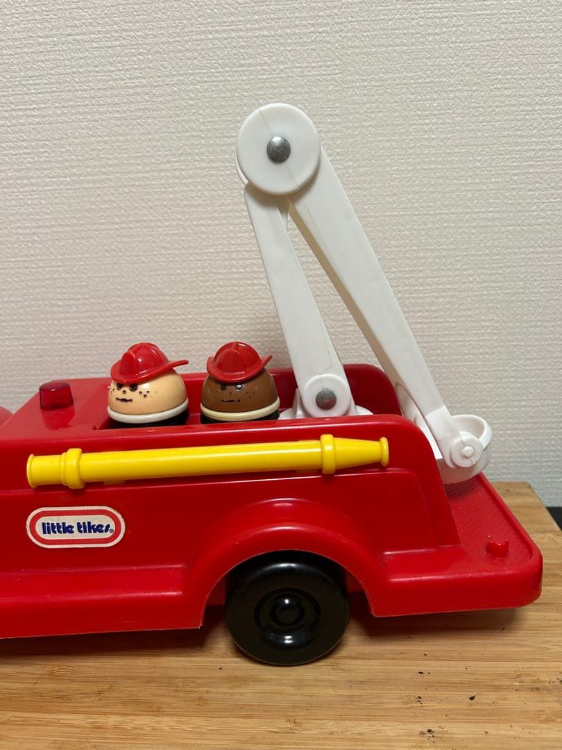 Little Tikes 消防車　消防士4体付き