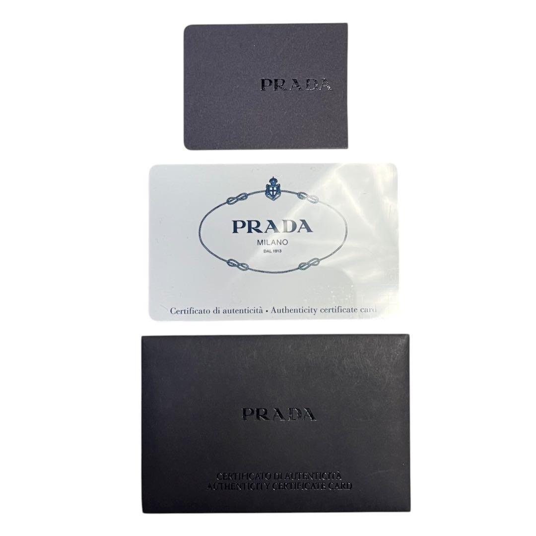 レア✨プラダ 二つ折り財布 ヴィッテログレイン ロゴ金具 バイカラー 黒 赤