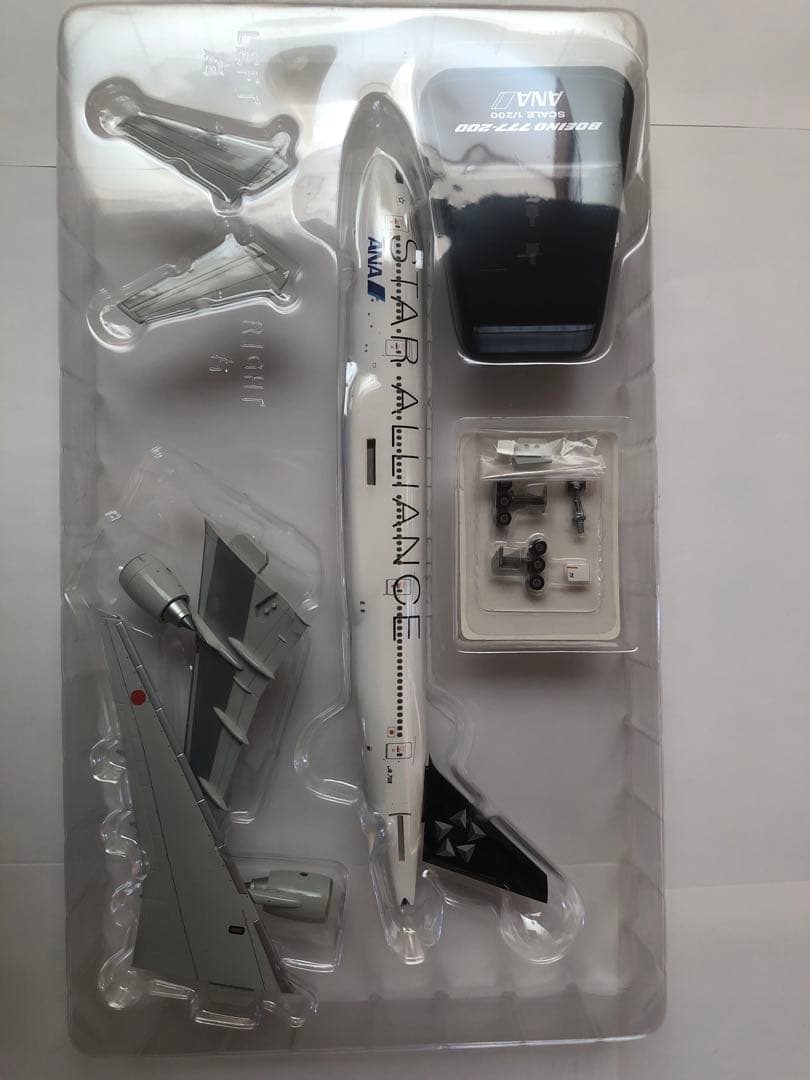 全日空商事　1/200 ANA B777-200 STAR ALLIANCE