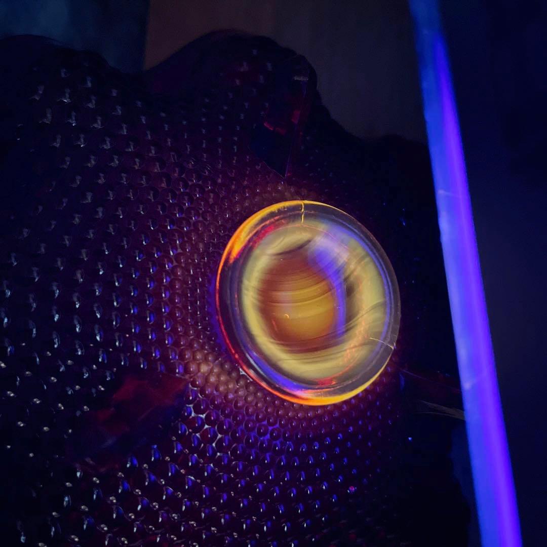 骨董　時代ガラス　霰プレス　三ツ脚付き　フリル　平鉢　菓子鉢　コンポート　ウラン